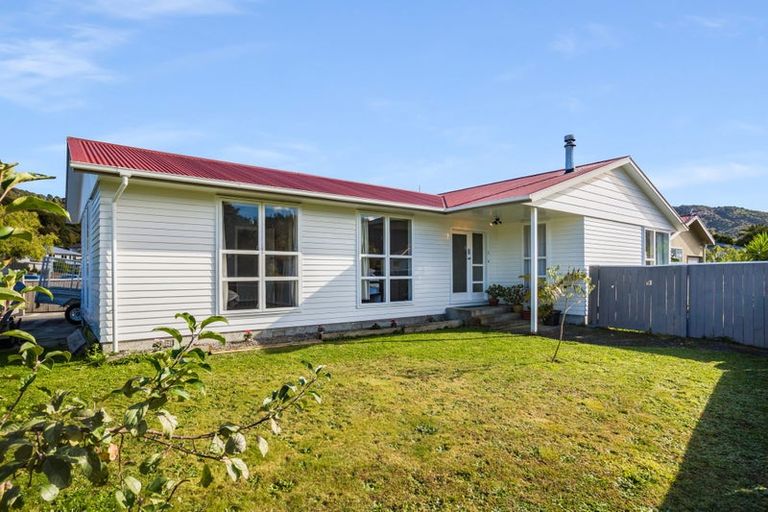 Photo of property in 2 Kawatiri Grove, Wainuiomata, Lower Hutt, 5014