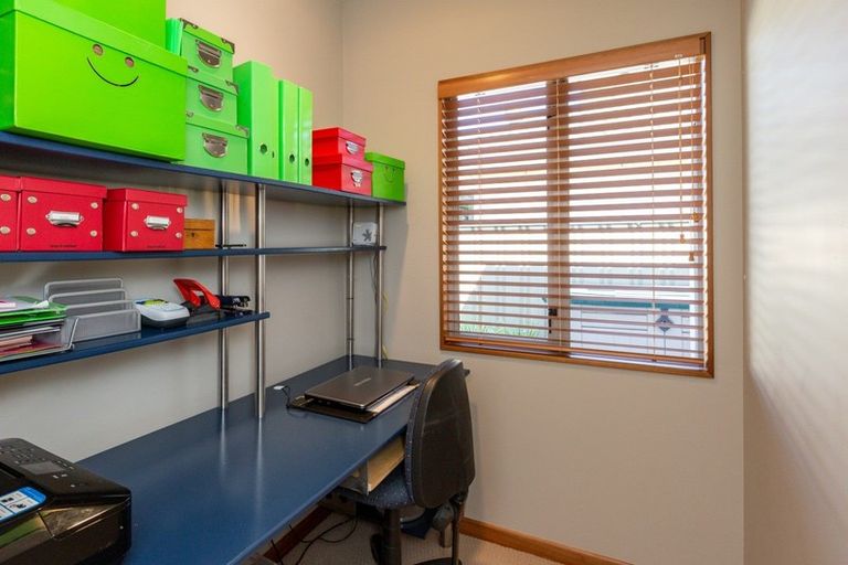 Photo of property in 3 Forbury Way, Taradale, Napier, 4112