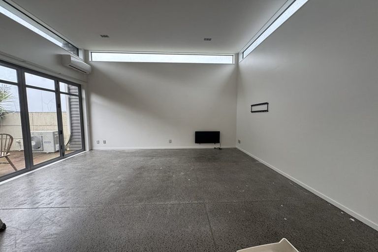 Photo of property in 77 Kittiwake Drive, Schnapper Rock, Auckland, 0632