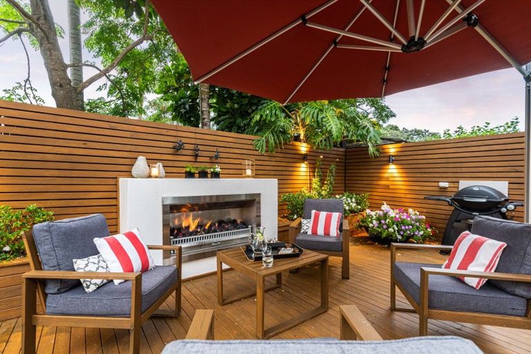 Photo of property in 1a Glen Road, Stanley Point, Auckland, 0624