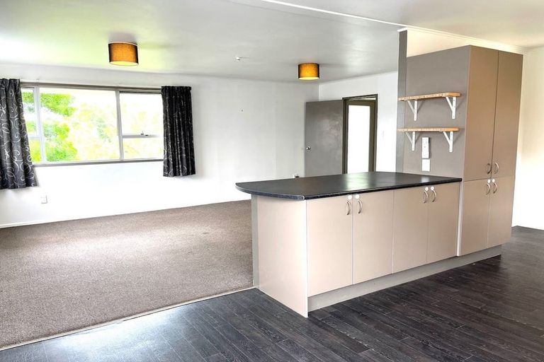 Photo of property in 32 Roick Parade, Glen Eden, Auckland, 0602