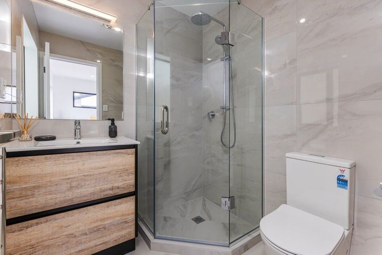 Photo of property in 7d Gladfield Lane, Te Atatu Peninsula, Auckland, 0610