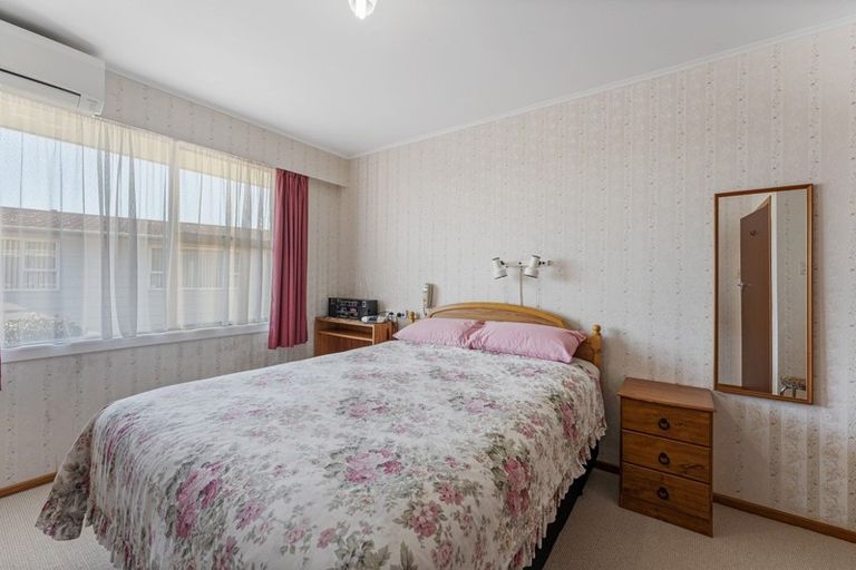 Photo of property in 2/4 Severn Place, Spotswood, New Plymouth, 4310