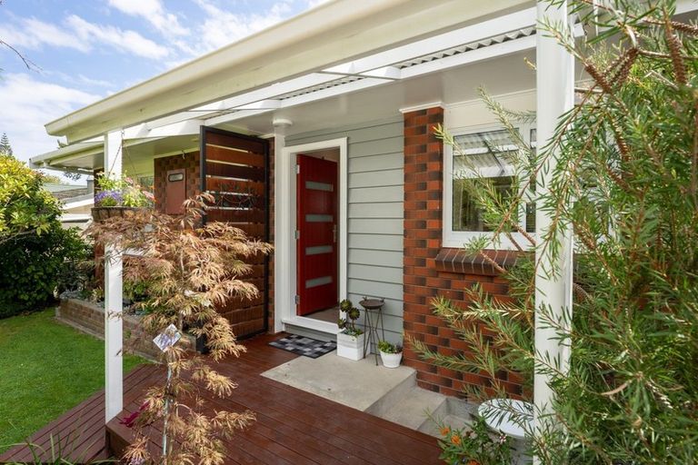 Photo of property in 10 Matenga Street, Waikanae, 5036