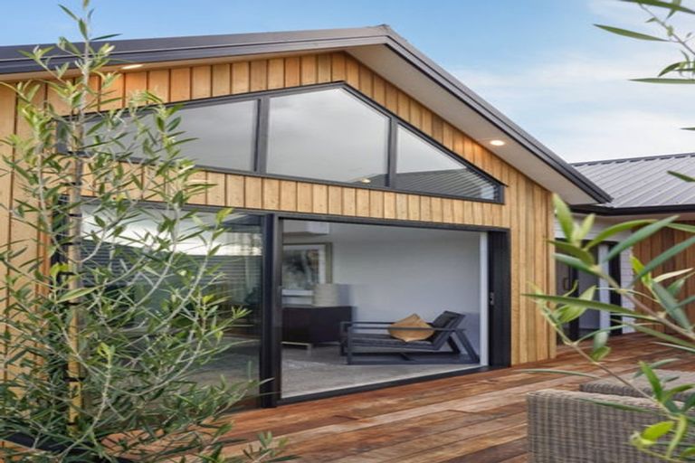 Photo of property in 38 Vinistra Road, Kumeu, 0810