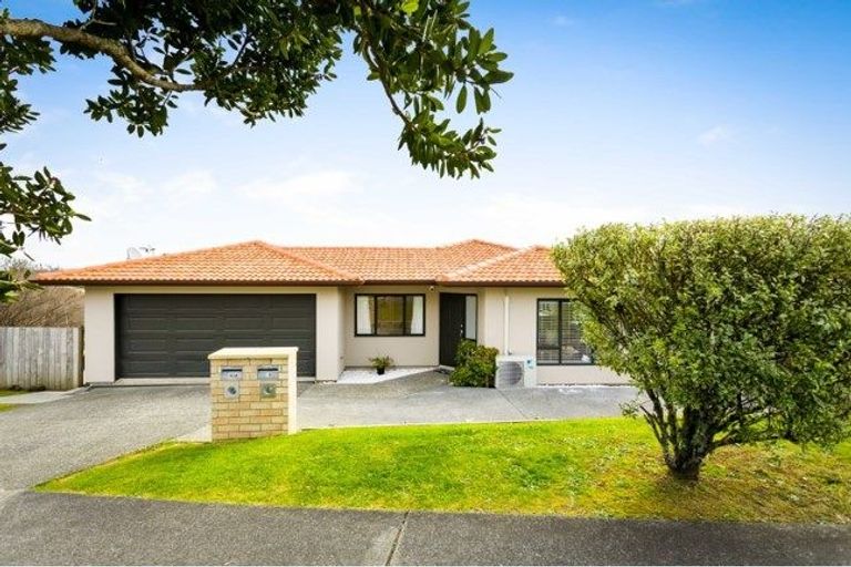 Photo of property in 40 Rising Parade, Fairview Heights, Auckland, 0632