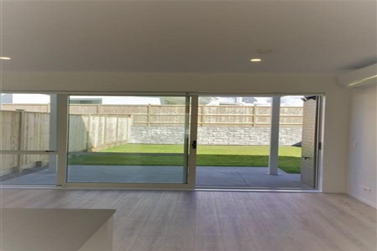 Photo of property in 8 Tyler Davies Drive, Red Beach, 0932