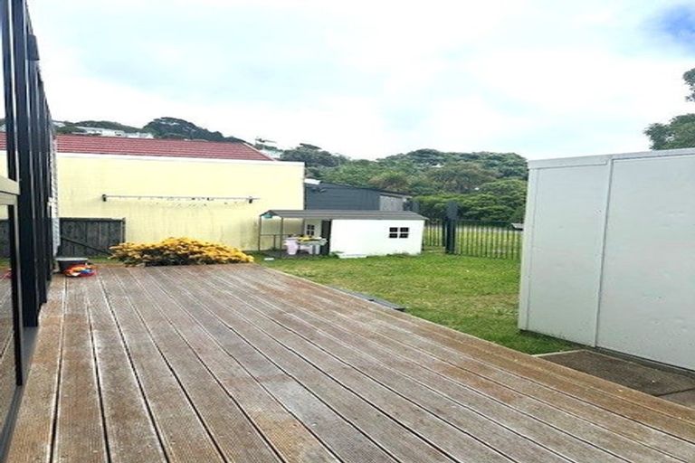 Photo of property in 21 Endeavour Street, Lyall Bay, Wellington, 6022