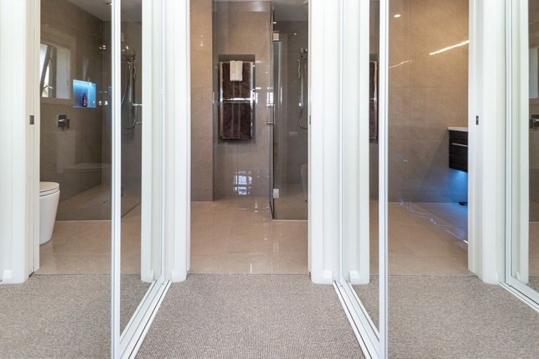 Photo of property in 8 Gulf Crest, Bucklands Beach, Auckland, 2012