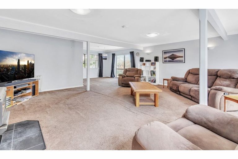 Photo of property in 12 Gibbs Drive, Woodend, 7610