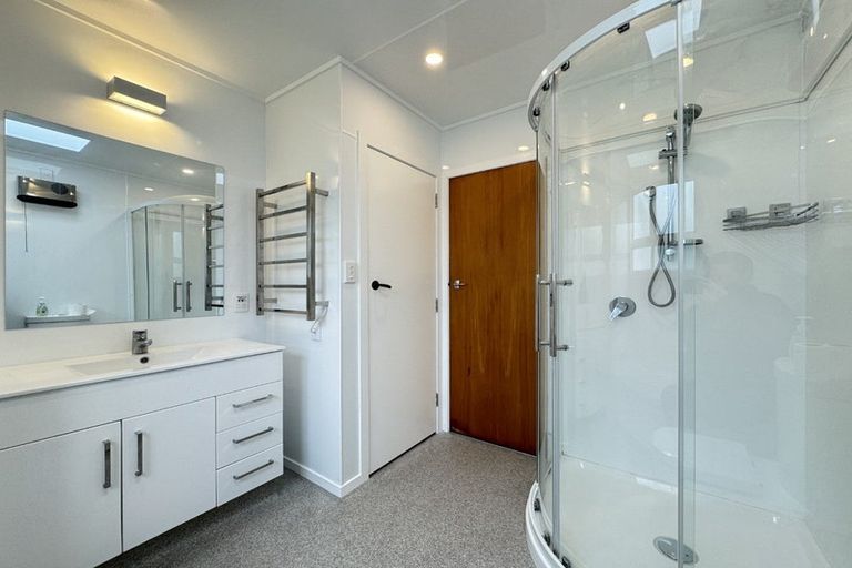 Photo of property in 1/3 Torwood Road, Khandallah, Wellington, 6035