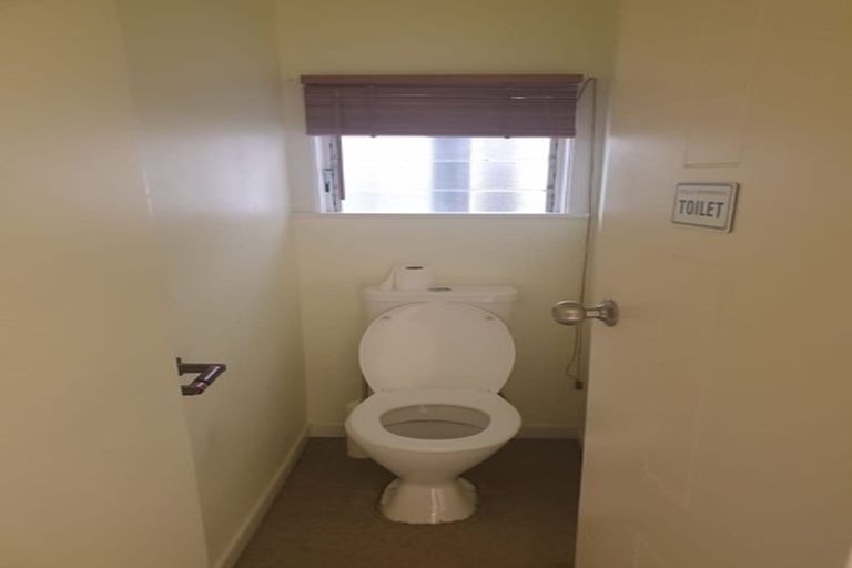 Photo of property in 8 River Road, Te Atatu Peninsula, Auckland, 0610