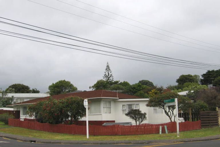 Photo of property in 11 Tonkin Drive, Sunnynook, Auckland, 0620