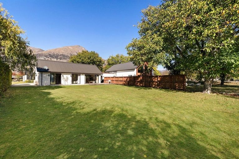 Photo of property in 13&13a Quarry Place, Lake Hayes, Queenstown, 9304