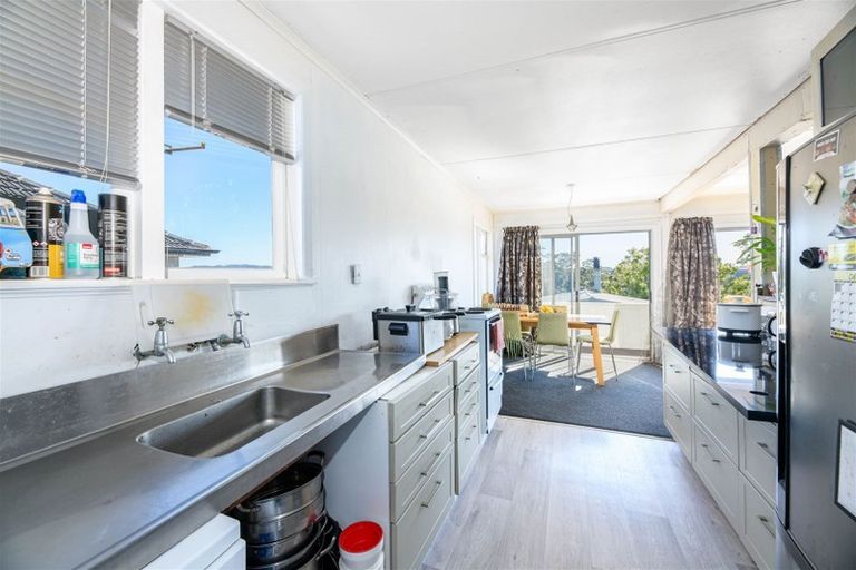 Photo of property in 4 Marie Crescent, Te Atatu South, Auckland, 0610