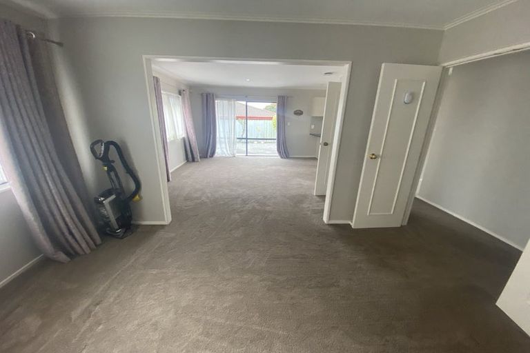 Photo of property in 2/20 Ben Nevis Place, Northpark, Auckland, 2013