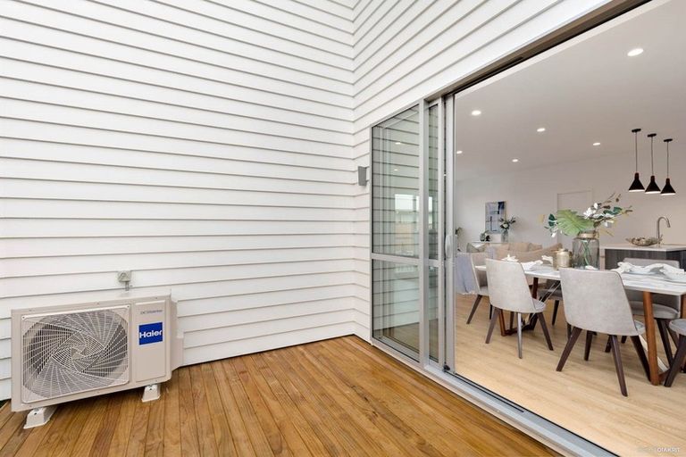 Photo of property in 8a Karamu Street, Te Atatu Peninsula, Auckland, 0610