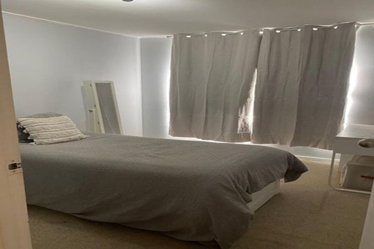 Photo of property in 1/32 Waverley Avenue, Glenfield, Auckland, 0629