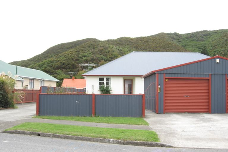 Photo of property in 94 Hewer Crescent, Naenae, Lower Hutt, 5011