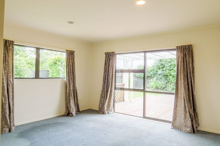Photo of property in 7 Edgewater Grove, Whakatane, 3120