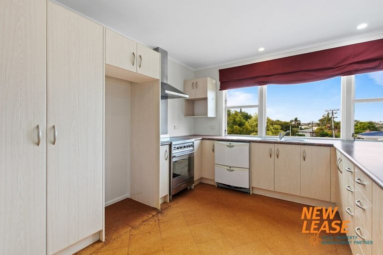Photo of property in 12 Webb Place, Forrest Hill, Auckland, 0620