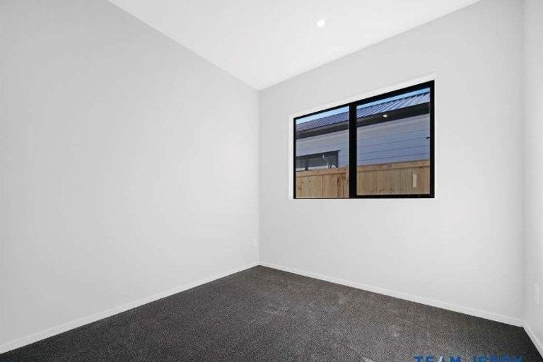 Photo of property in 17 Huringa Road, Karaka, 2113