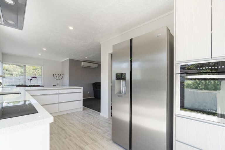 Photo of property in 35 Cyclarama Crescent, Massey, Auckland, 0614