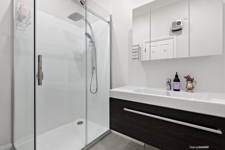 Photo of property in The Villas, 33u3 Hobson Street, Thorndon, Wellington, 6011