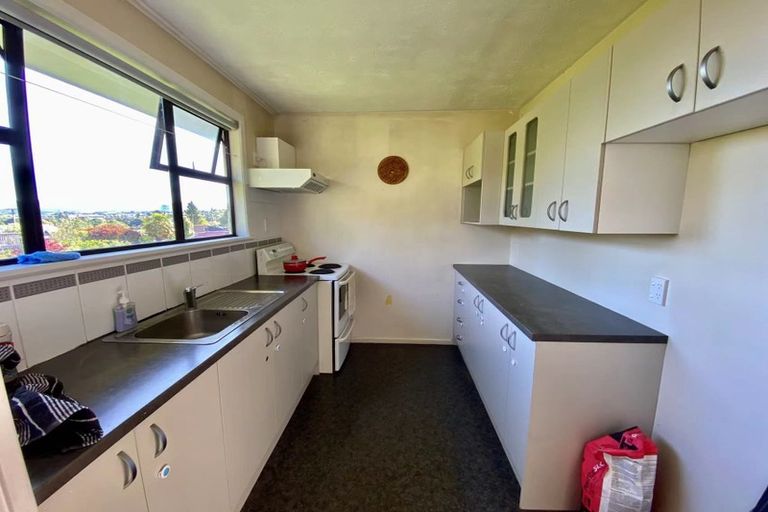 Photo of property in 24 School Road, Te Atatu South, Auckland, 0610