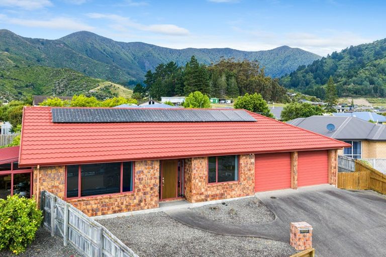 Photo of property in 20 Glentui Place, Waikawa, Picton, 7220