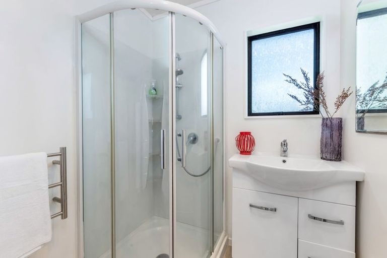 Photo of property in 26 Imperial Place, Henderson, Auckland, 0612