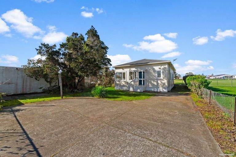 Photo of property in 48 Spence Road, Henderson, Auckland, 0612