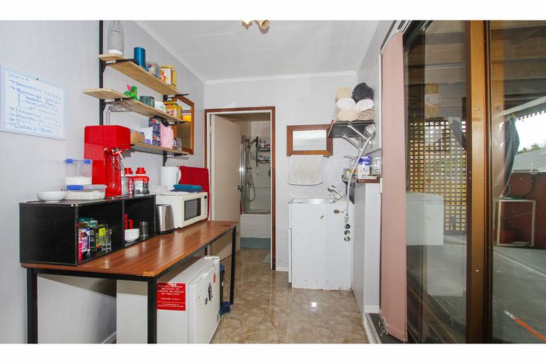 Photo of property in 1/52 Pupuke Road, Hillcrest, Auckland, 0627