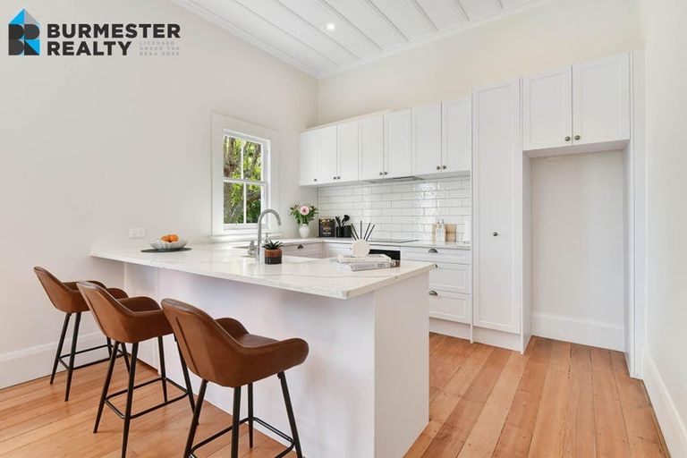 Photo of property in 5 Porter Crescent, Helensville, 0800