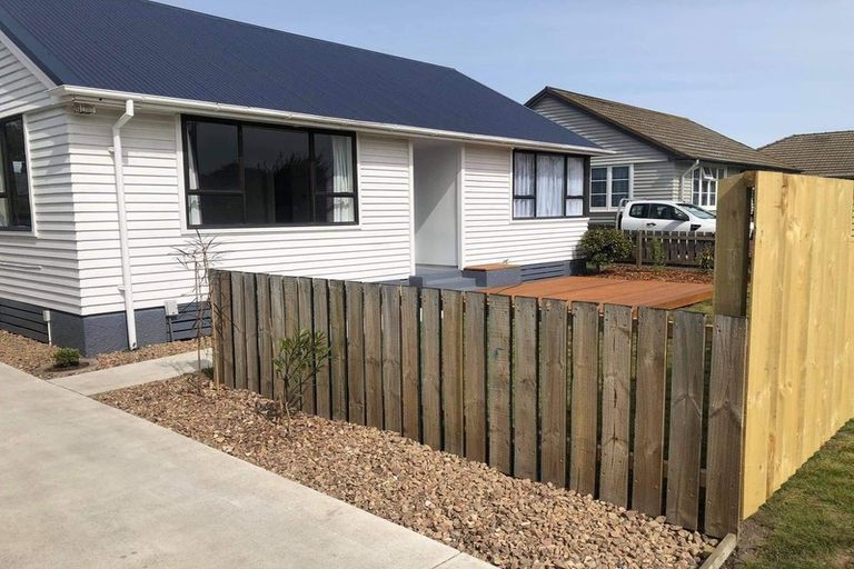 Photo of property in 19 Avro Crescent, Hornby, Christchurch, 8042