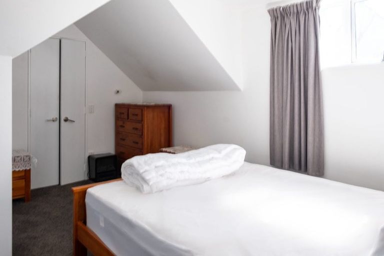 Photo of property in 72 Avonhead Road, Avonhead, Christchurch, 8042