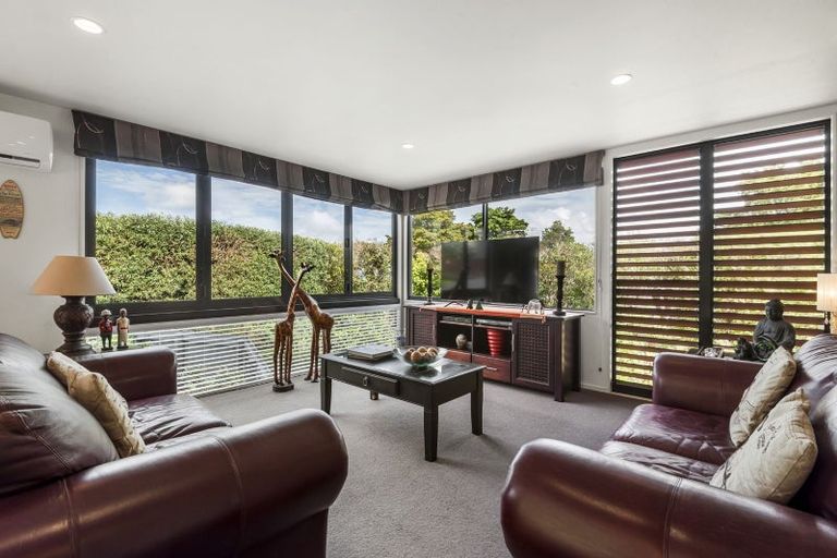 Photo of property in 3/71 Pupuke Road, Northcote, Auckland, 0627
