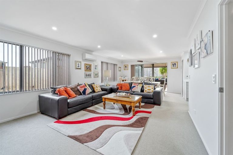 Photo of property in 18 Maylee Crescent, Gulf Harbour, Whangaparaoa, 0930