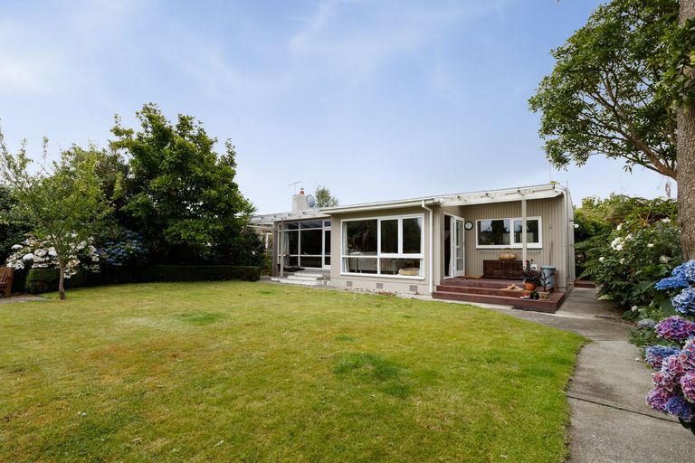 Photo of property in 19 Sheffield Street, Awapuni, Palmerston North, 4412