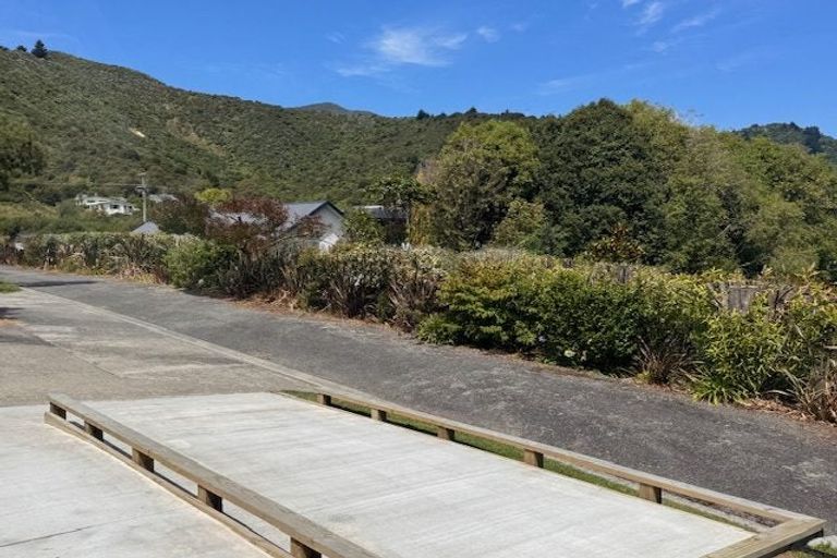 Photo of property in 67 Moana View Road, Waikawa, Picton, 7220