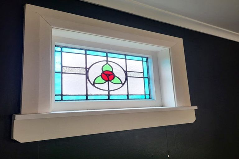 Photo of property in 12a Chapman Street, Newlands, Wellington, 6037