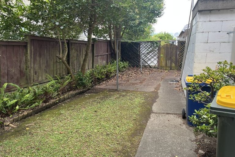 Photo of property in 1/24 Gordon Avenue, Milford, Auckland, 0620