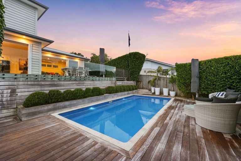 Photo of property in 24 Judkins Crescent, Cockle Bay, Auckland, 2014