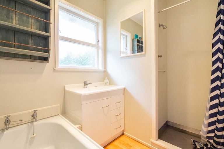 Photo of property in 2/12 Walter Street, Hauraki, Auckland, 0622