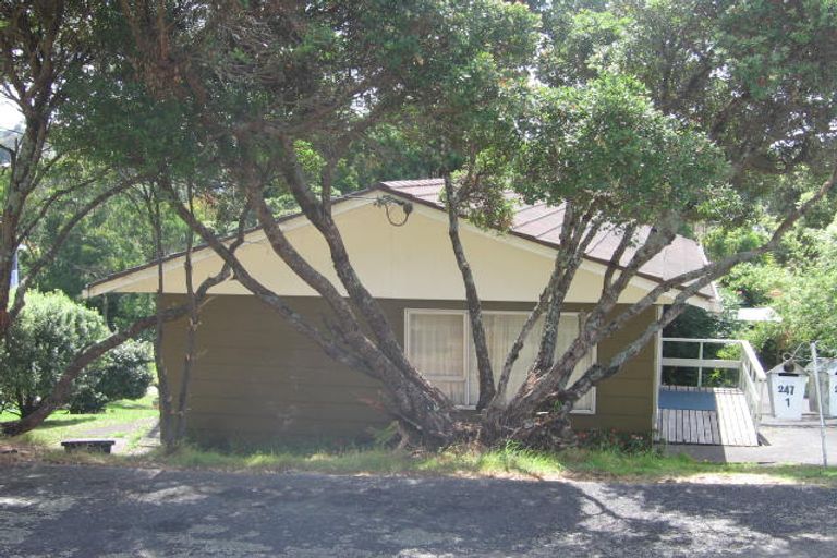 Photo of property in 2/247 Wairau Road, Totara Vale, Auckland, 0627