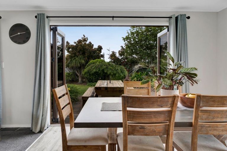 Photo of property in 17 Caledonia Place, Highlands Park, New Plymouth, 4312