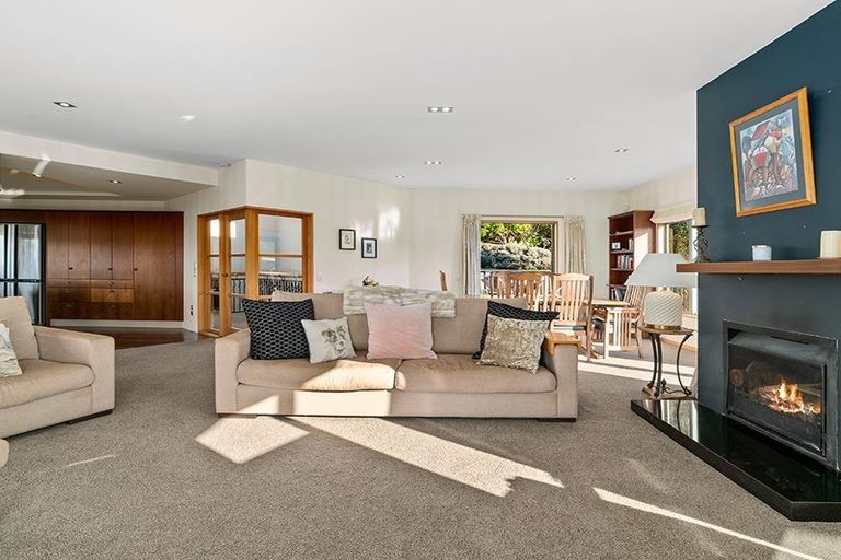 Photo of property in 15 Morrows Mead, Wanaka, 9305