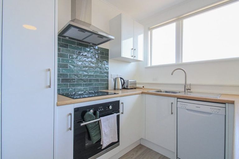 Photo of property in 12 Mataroa Avenue, Northland, Wellington, 6012