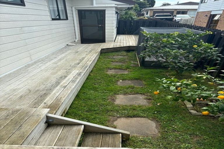 Photo of property in 5 Strid Road, Te Atatu South, Auckland, 0610