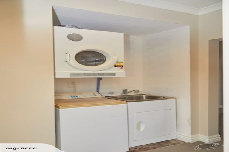 Photo of property in 53 Garden Road, Northland, Wellington, 6012